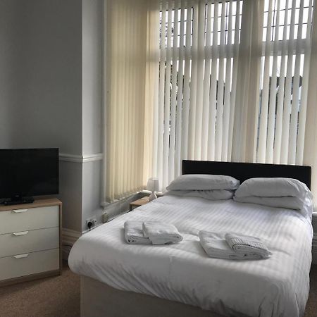 Queen Victoria Hotel Wolverhampton Bagian luar foto