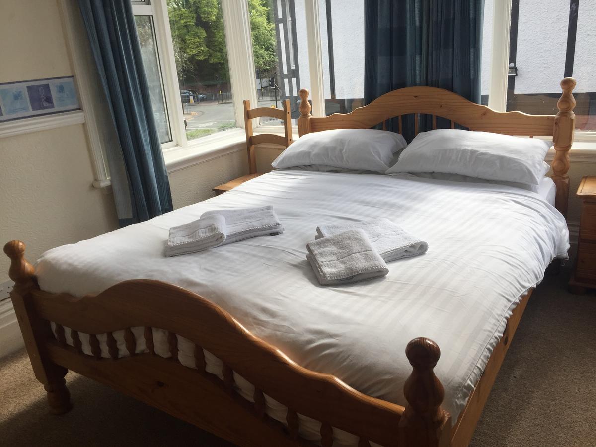 Queen Victoria Hotel Wolverhampton Bagian luar foto