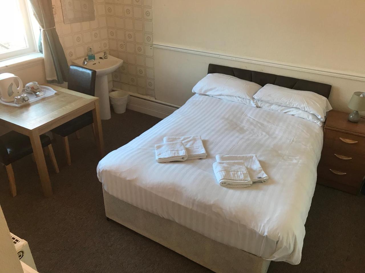 Queen Victoria Hotel Wolverhampton Bagian luar foto