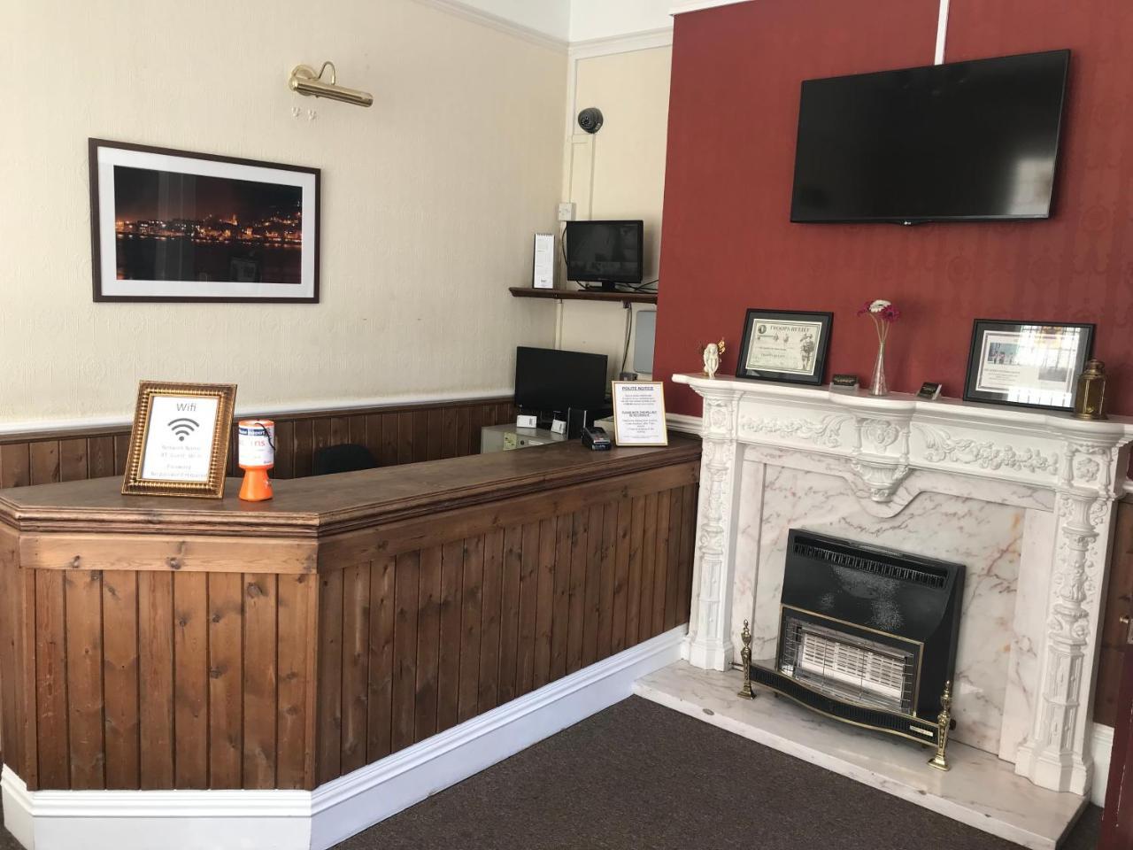 Queen Victoria Hotel Wolverhampton Bagian luar foto