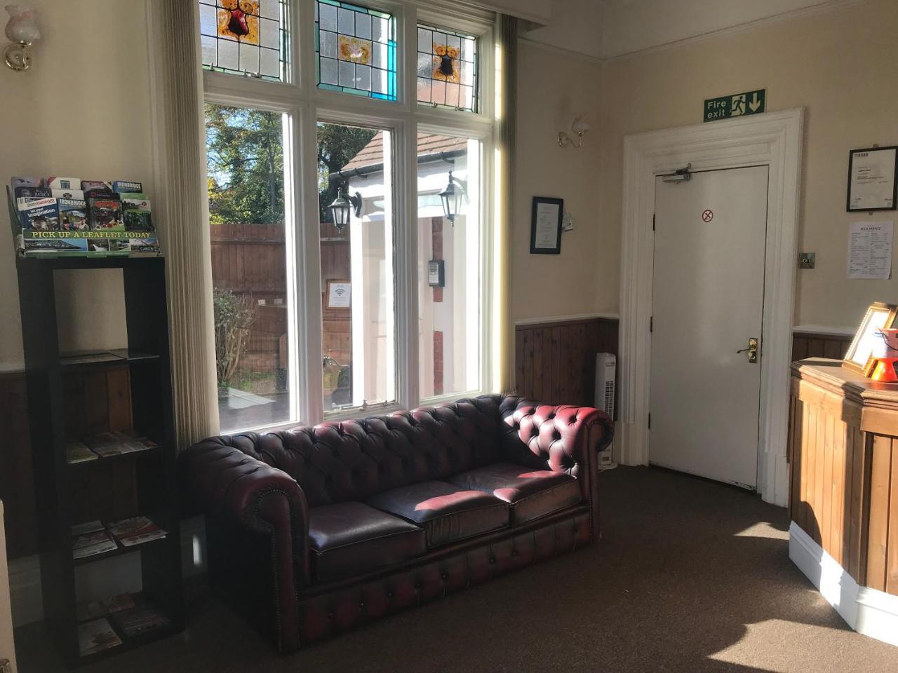 Queen Victoria Hotel Wolverhampton Bagian luar foto