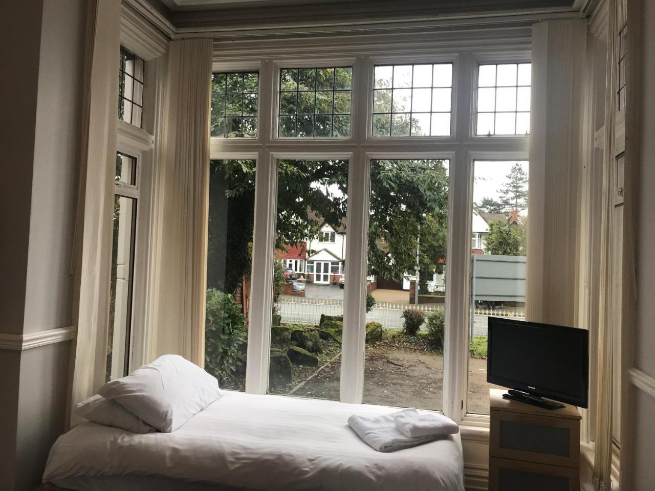 Queen Victoria Hotel Wolverhampton Bagian luar foto