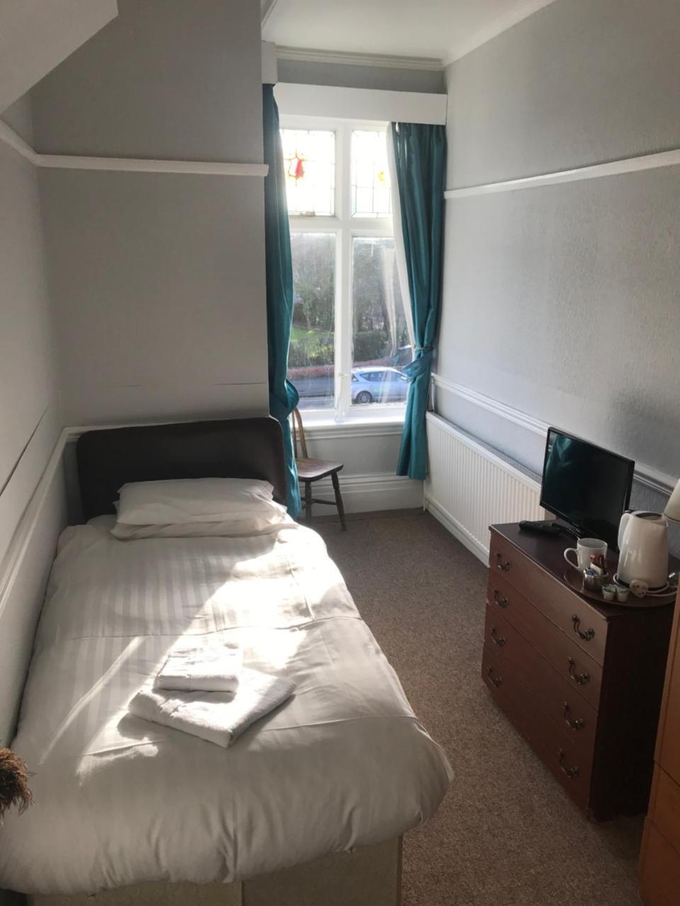 Queen Victoria Hotel Wolverhampton Bagian luar foto