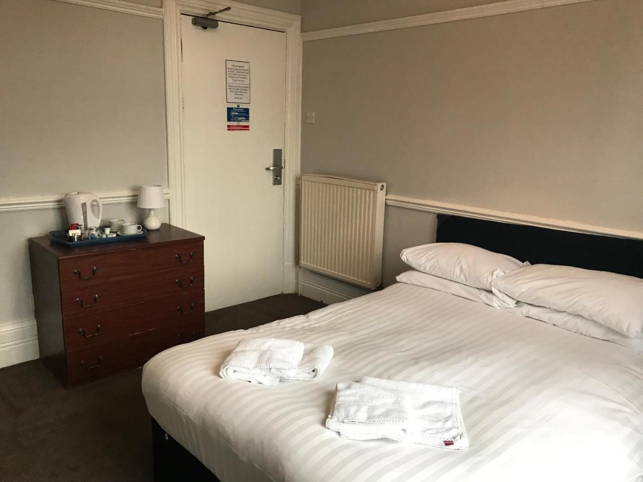 Queen Victoria Hotel Wolverhampton Bagian luar foto