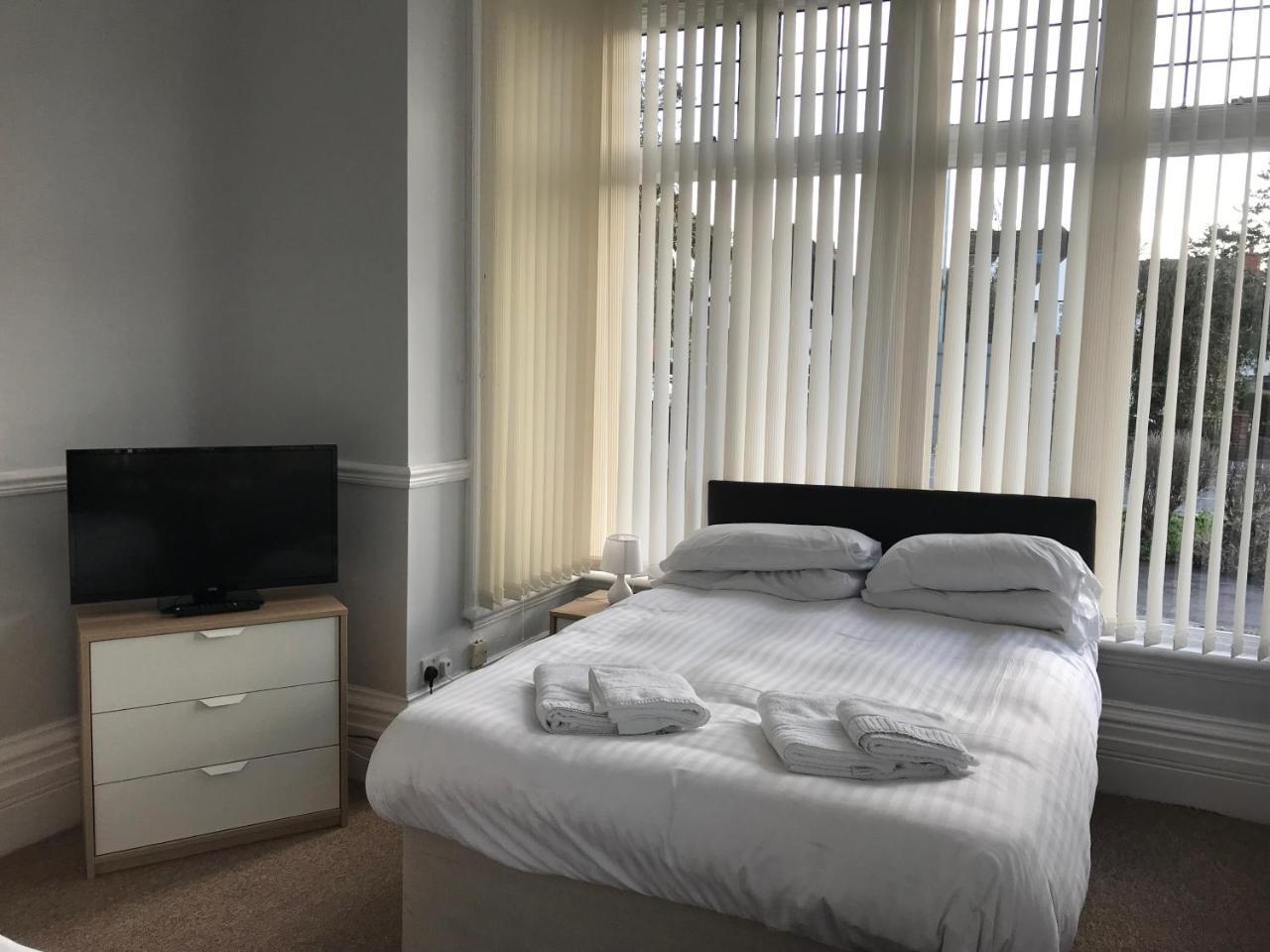 Queen Victoria Hotel Wolverhampton Bagian luar foto
