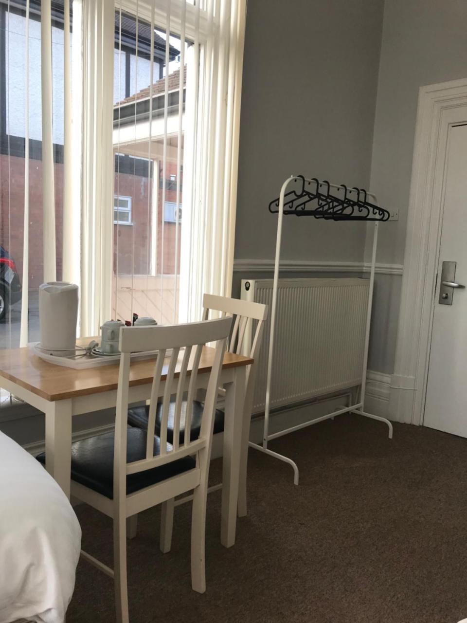 Queen Victoria Hotel Wolverhampton Bagian luar foto